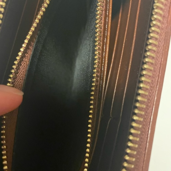 Burberry | Ziggy Long Wallet - Picture 6 of 9